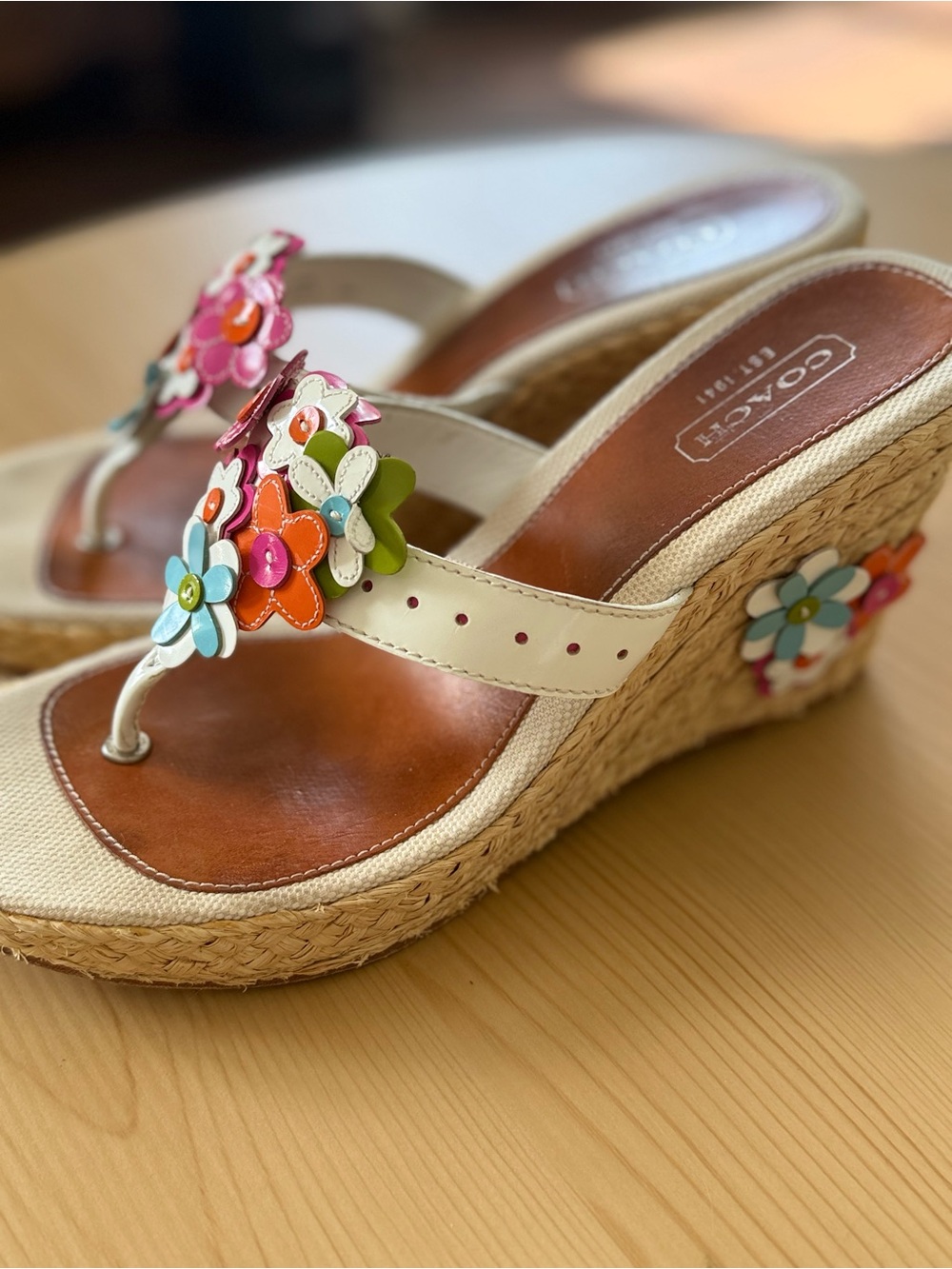 Rare Vintage Coach Wedges Floral Leather Appliqué Jesica Thong Platform Sandals - Picture 4 of 11